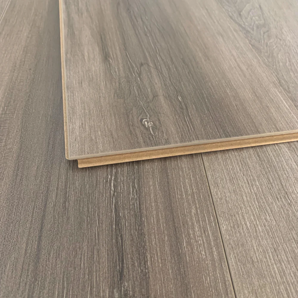 8mm Laminate Flooring - Chestnut Oak Effect - V Groove - AC4 Rated - Click System
