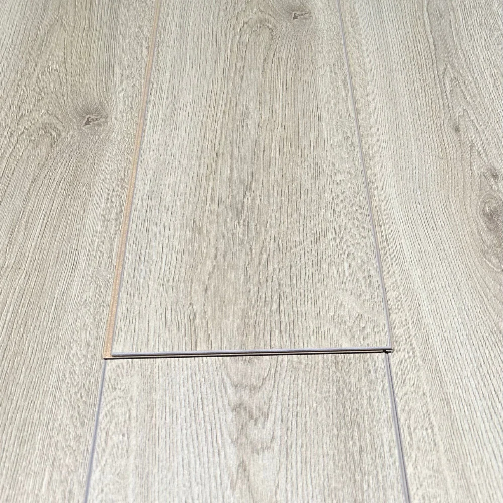 8mm Laminate Flooring Trendy Grey Oak Effect - Click System - Image 2