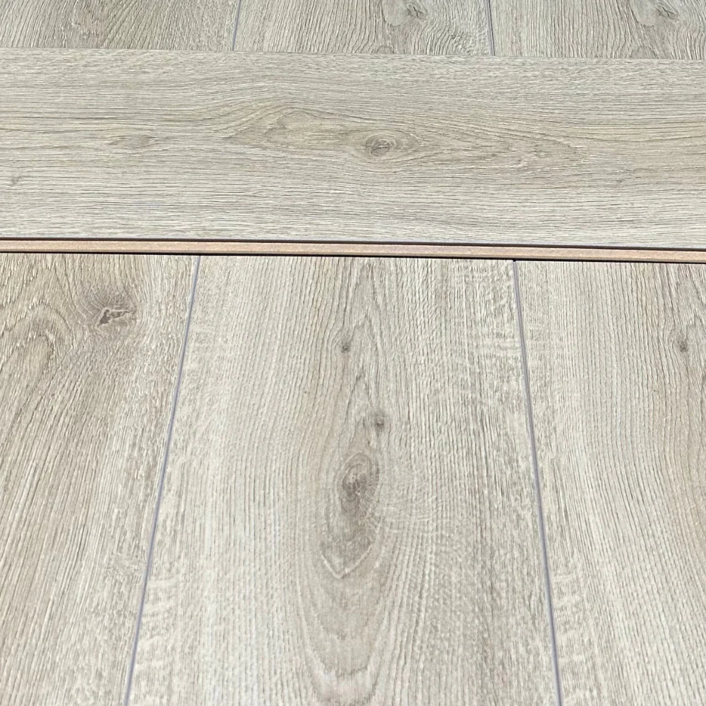 8mm Laminate Flooring Trendy Grey Oak Effect - Click System - Image 3