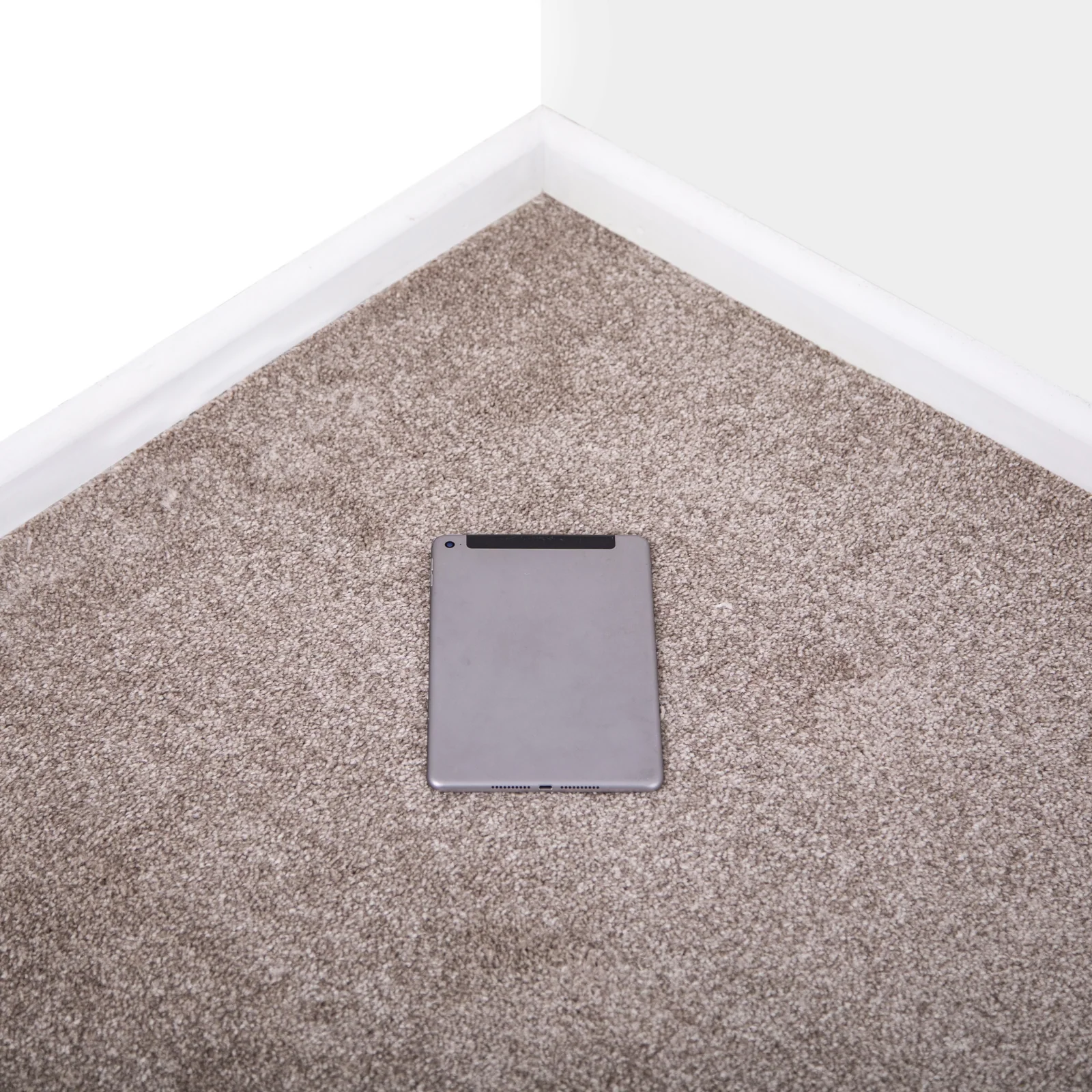 Soft Cream Pearl Shade Luxury Saxony Carpet